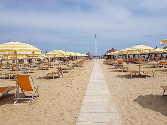 Tramonti Apartments Пескара Екстер'єр фото