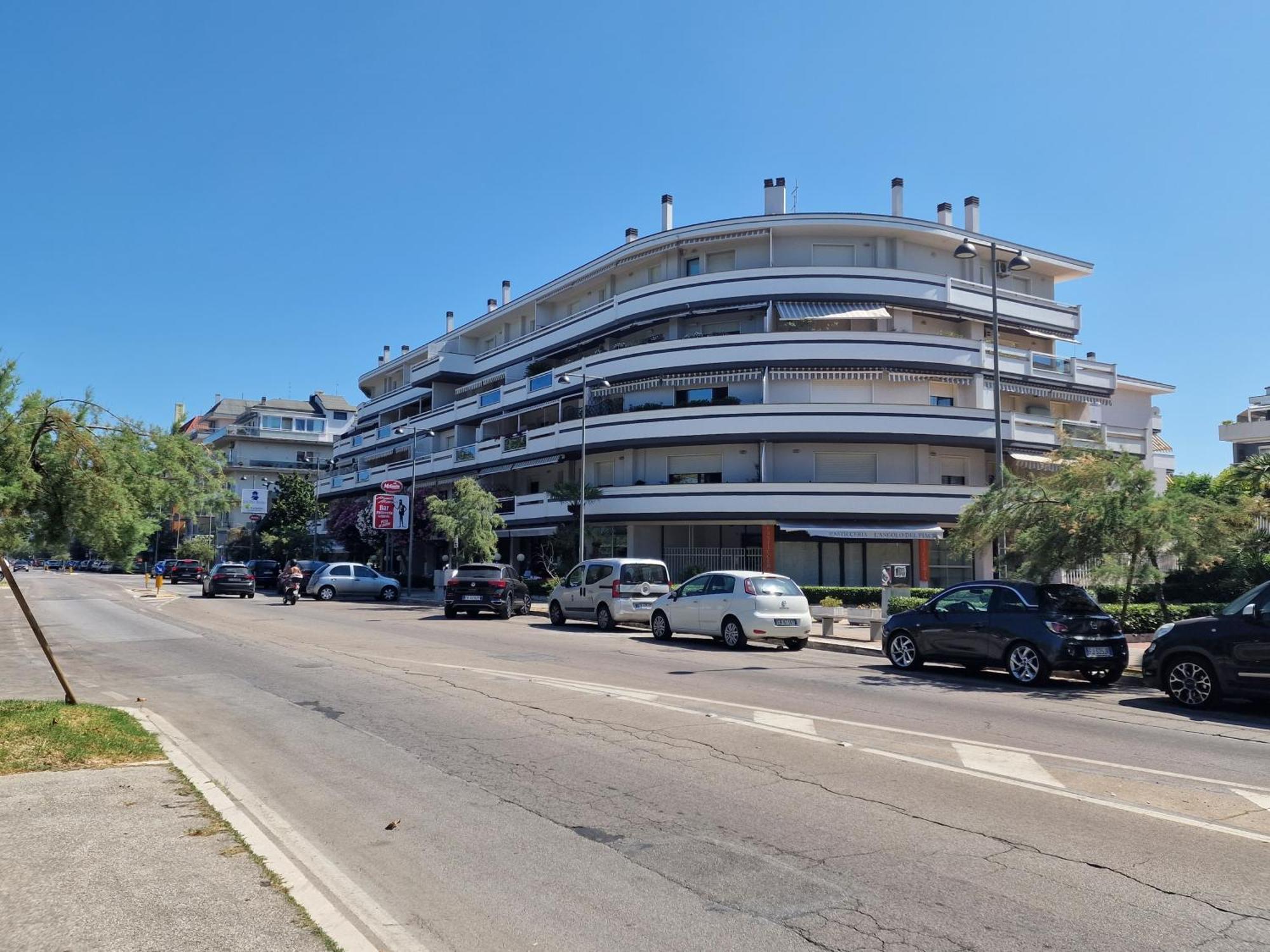 Tramonti Apartments Пескара Екстер'єр фото