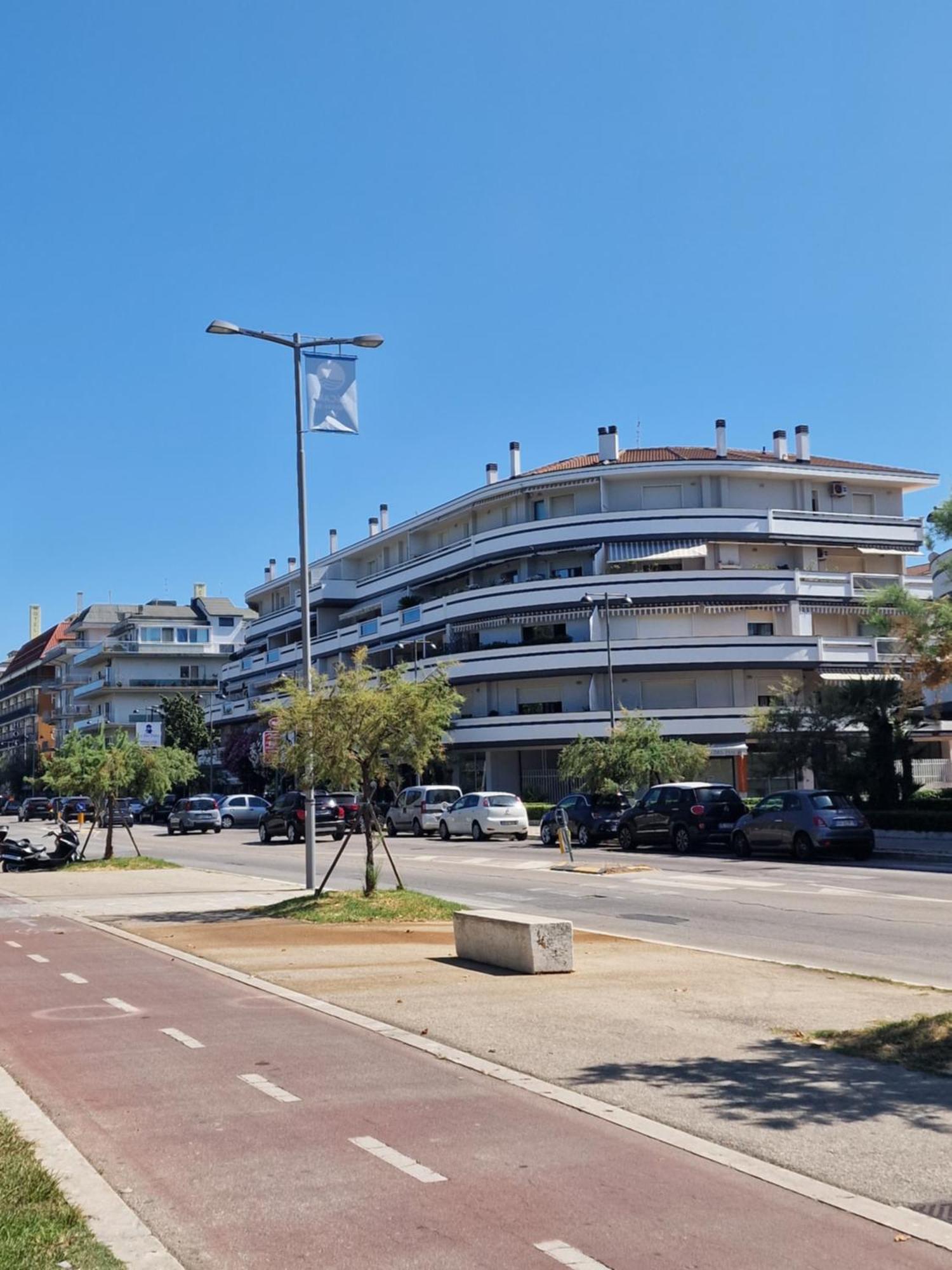 Tramonti Apartments Пескара Екстер'єр фото