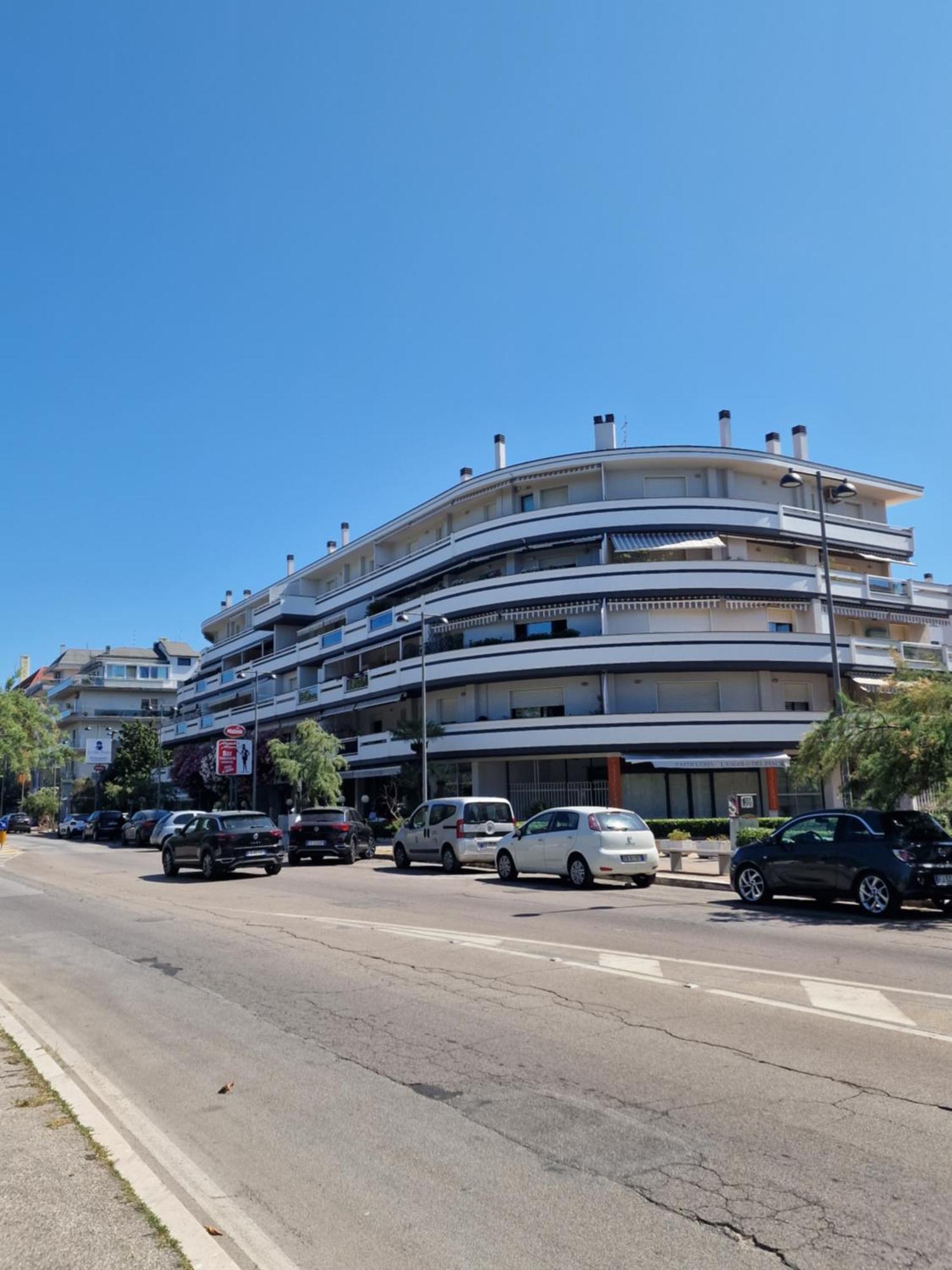 Tramonti Apartments Пескара Екстер'єр фото
